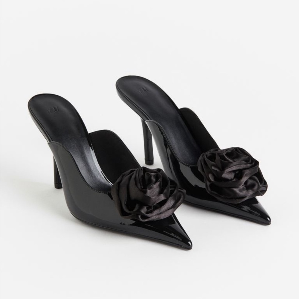 NWT TAGS HM appliqué mules